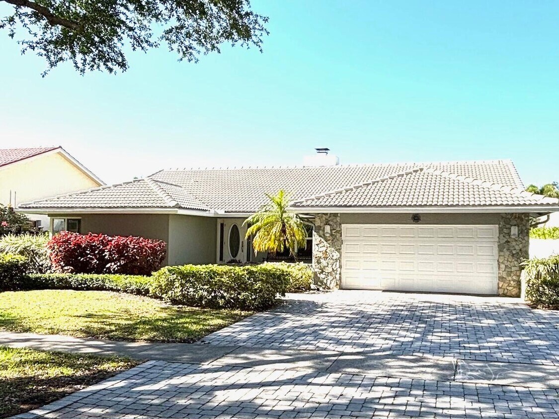 Foto principal - 2665 NW 41st St