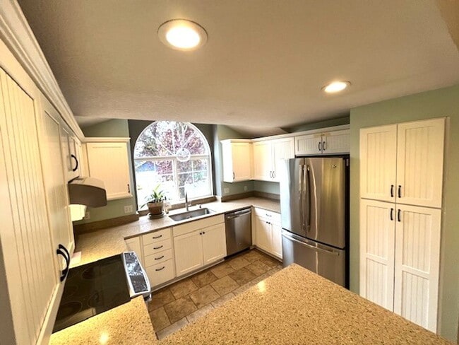 Building Photo - Charming & Well-Maintained 3BR Home in the Heart of Wine Country