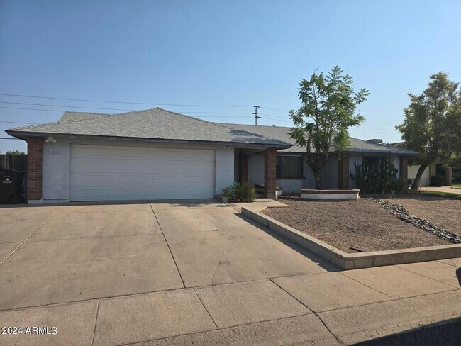 Building Photo - 3818 W Juniper Ave