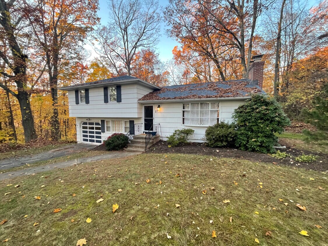 Beautiful Home in Quiet Street near Campus - 27 Forest Ct N