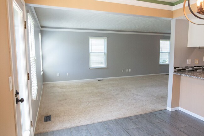 Building Photo - 5017 Shady Oak Dr