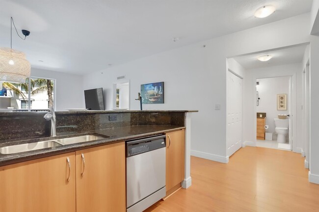 Building Photo - 255 NE 3rd Ave