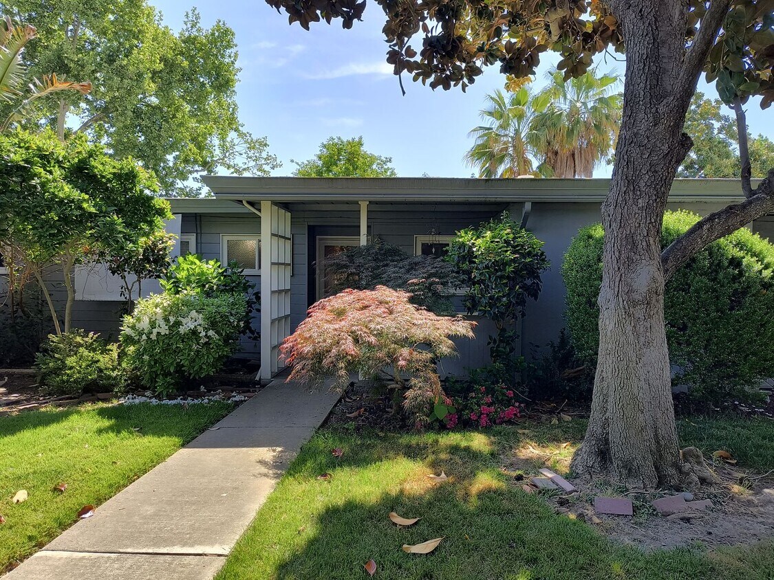 Foto principal - SHORT TERM RENTAL! Fully Furnished and Mov...