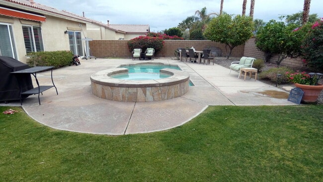 Foto del edificio - 40587 Bear Creek St