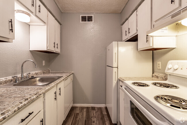 1BR, 1BA - 600SF - The Cedars Apartments