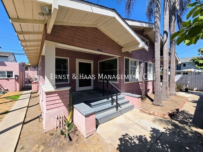 1027 1/2 E. Ocean Blvd.- - 1027 1/2 E. Ocean Blvd.- Apartment