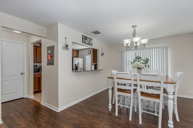 Foto del edificio - 9767 Trumpet Vine Loop