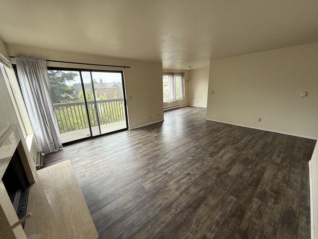 Building Photo - 4911 Fremont Ave N