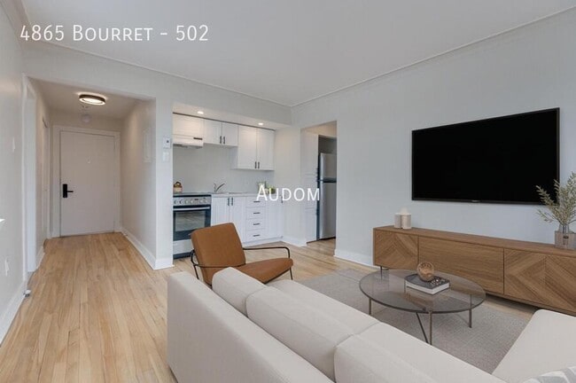 Interior Photo - Bourret