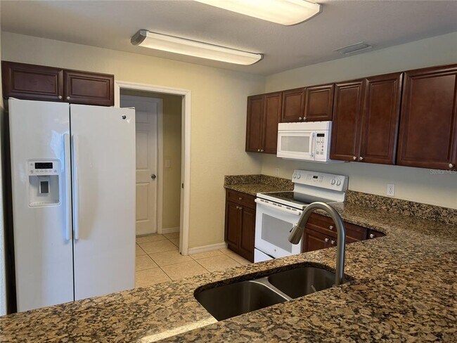 Foto del edificio - 972 Lake Lure Loop E