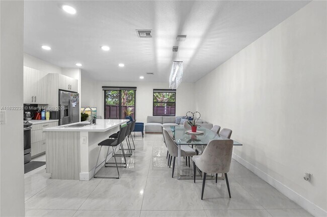 Building Photo - 15850 NW 91st Ct