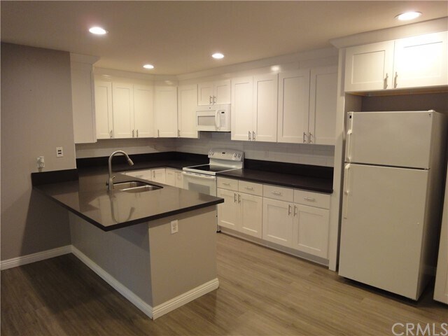 Building Photo - 2511 W Sunflower Ave
