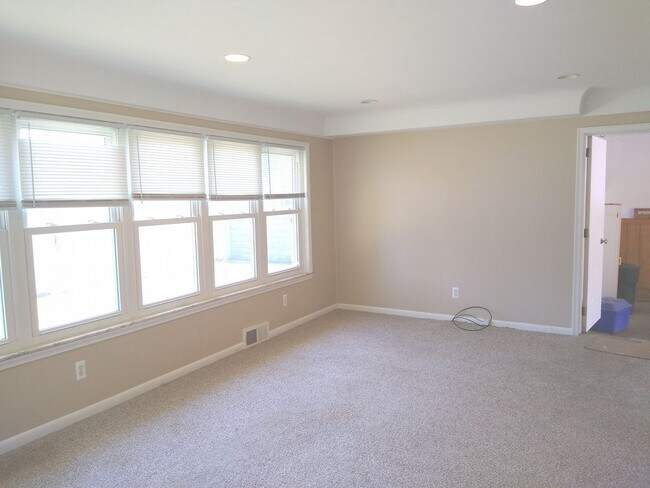Building Photo - Beautiful Brick Ranch