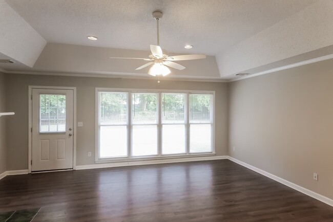 Building Photo - 10415 Shadowview Road