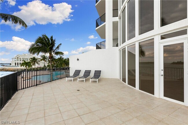 Building Photo - 700 La Peninsula Blvd