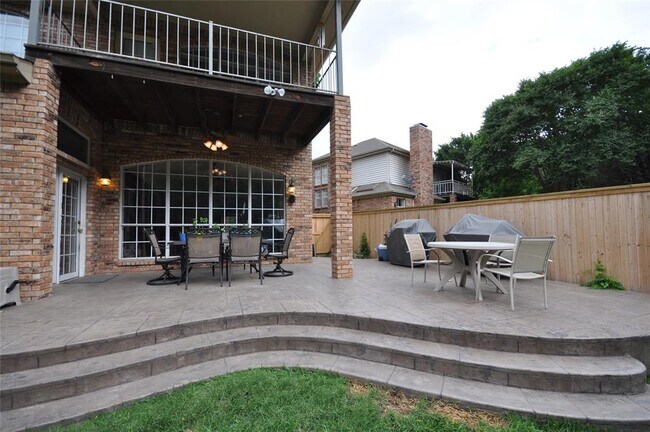 Building Photo - 10684 E Lake Highlands Dr