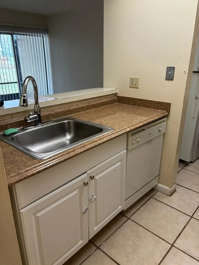 Foto del edificio - 130 Jasmine Woods Ct