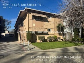 Building Photo - 413 S 8th St