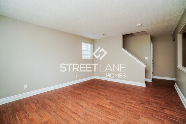 Building Photo - REDUCED!