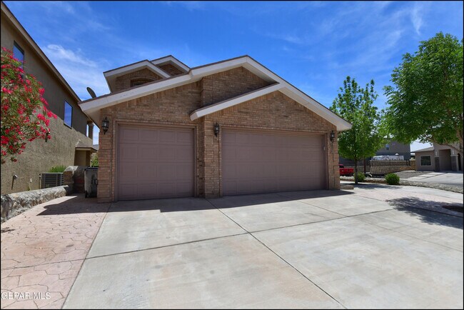 Foto del edificio - 6560 McFarland Ave