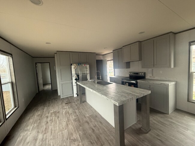 Building Photo - 126 Leon