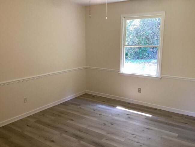 Building Photo - 3121 Hawthorn Circle