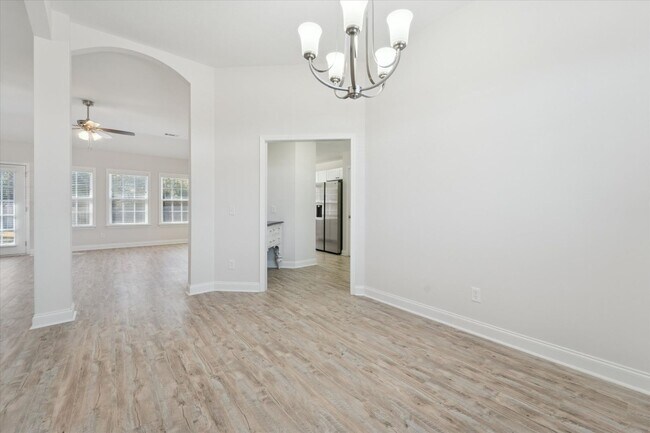 Foto del edificio - MOVE-IN READY! (Pet Friendly)