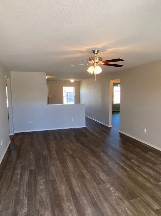 Foto del edificio - Four Bedroom | Two Bathroom Home in Conrad...