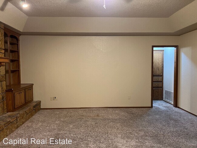 Building Photo - 3 br, 2 bath House - 209 Oak Tree Dr