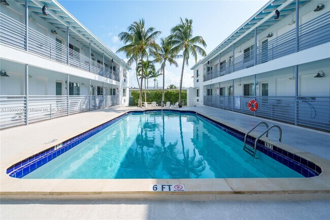 Foto del edificio - 8411 Byron Ave