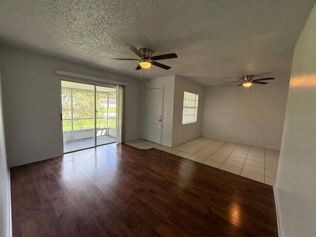 Foto del edificio - 3153 Bloomingdale Villas Ct