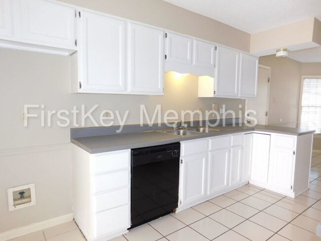 Foto del edificio - 8484 Buckhurst Rd
