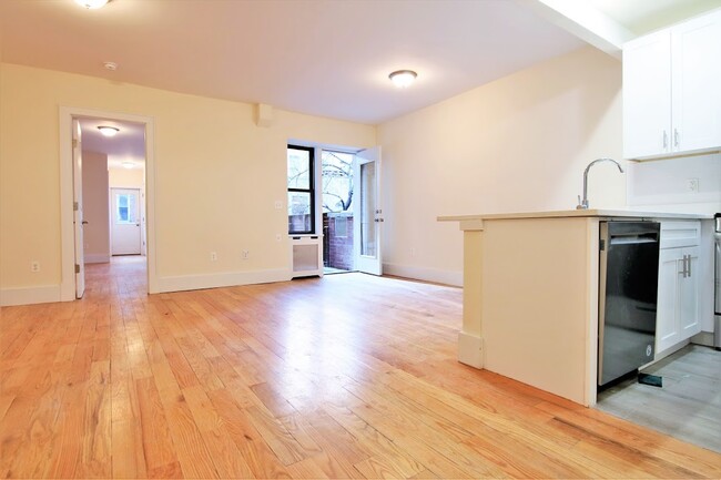 Building Photo - 123 W 77th St