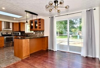 Building Photo - 10098 Belmeadow Dr