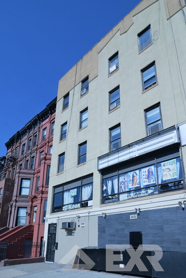 Building Photo - 2018 5th Ave