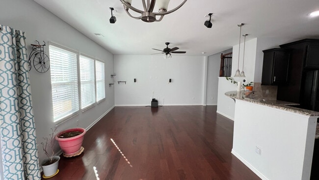Building Photo - 421 Durants Neck Ln