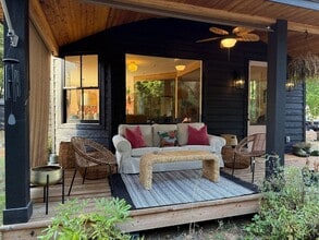 Building Photo - 1621 E Lost Ave