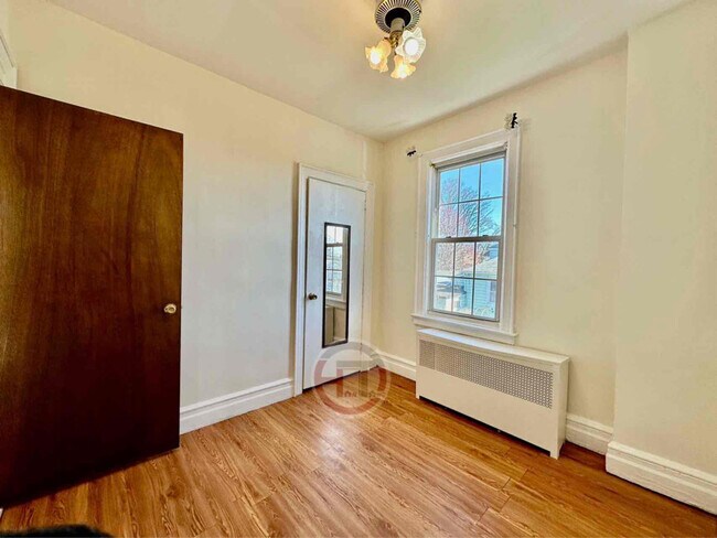 Foto del edificio - 450 Quincy Ave