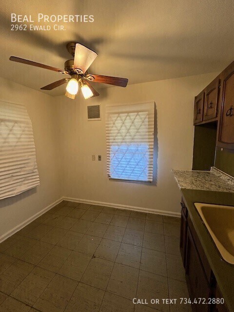 Building Photo - 2962 Ewald Cir