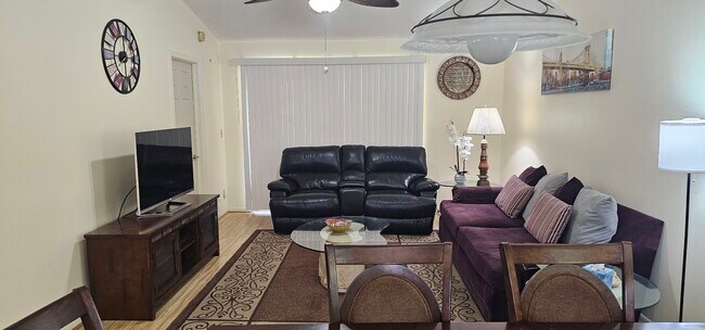 Foto del edificio - 4880 Lucerne Lakes Blvd W