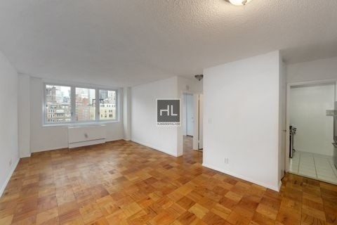 Building Photo - 115 E 34th St