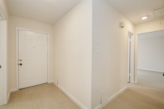 Building Photo - 12803 High Star Dr