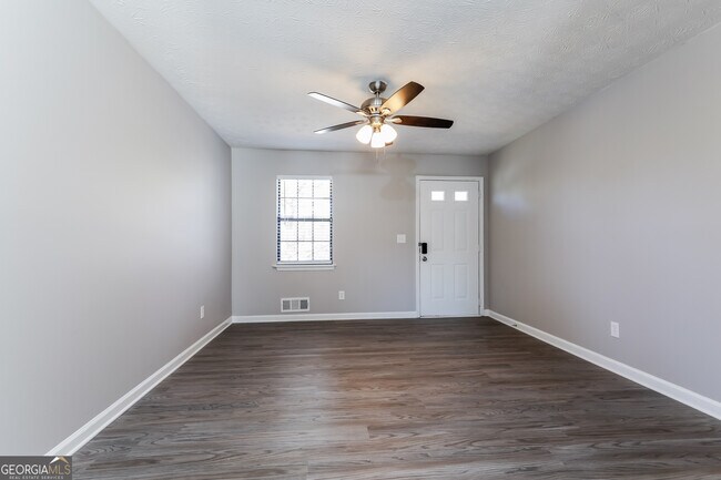 Foto del edificio - 1181 Timbercrest Dr