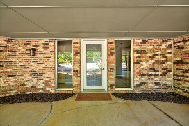 Foto del edificio - 6325 Glenbrook Ct