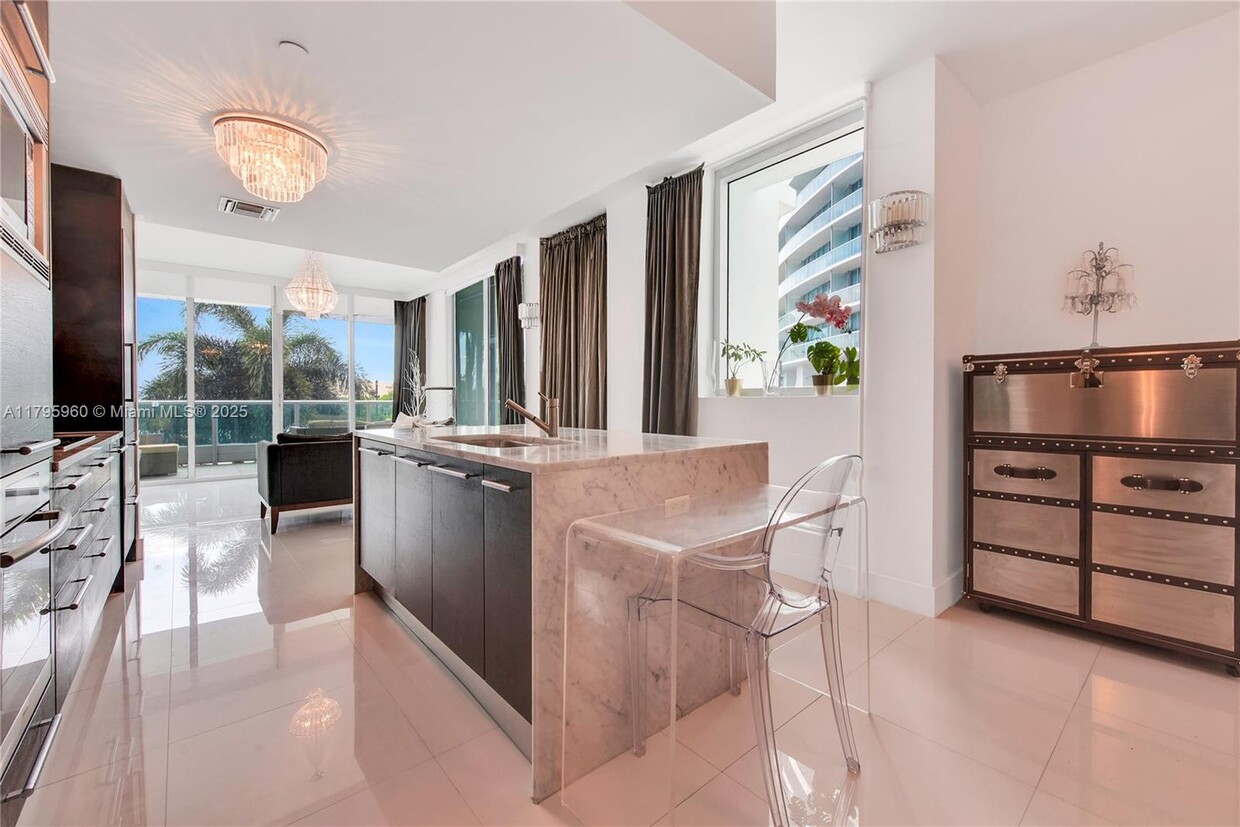 Primary Photo - 900 Biscayne Blvd