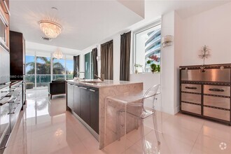 Building Photo - 900 Biscayne Blvd