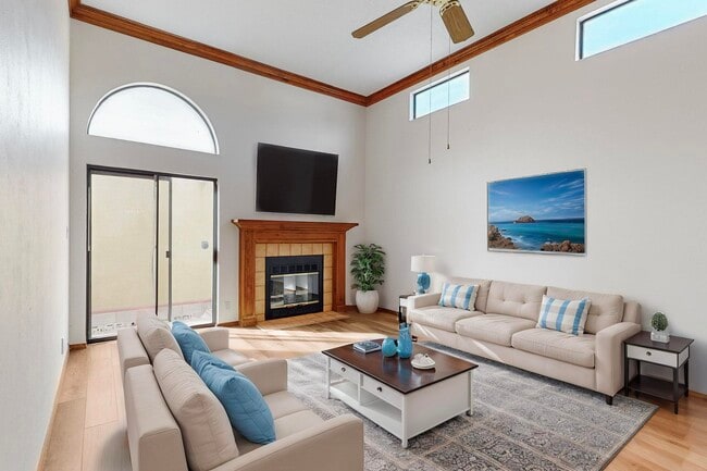 Building Photo - 10513 Camino Del Oso NE