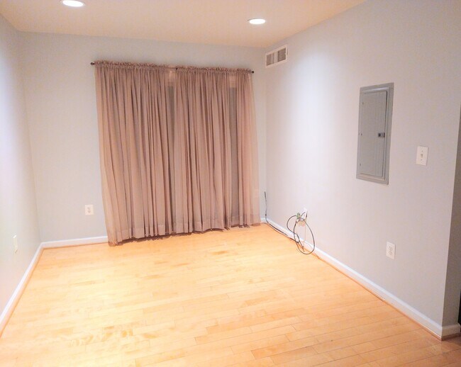 LivingRoom - 5009 D St SE