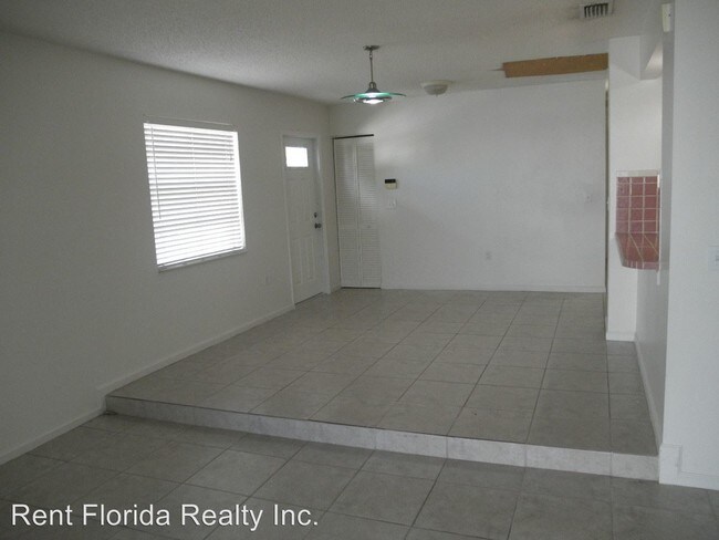 Building Photo - 2 br, 2 bath House - 2727 Lowson Blvd. Unit A