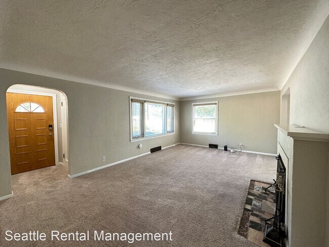 Foto del edificio - 6 br, 2 bath House - 465 S 162nd St
